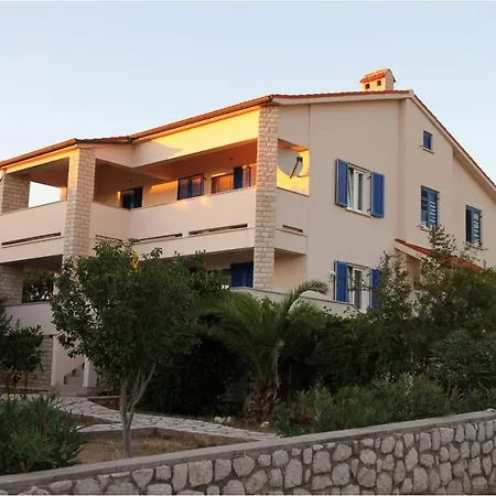 Apartment Apartman Roman Mandre
