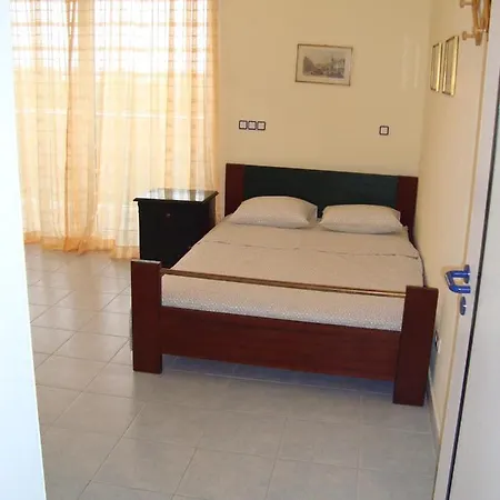 Apartment Apartman Roman Mandre